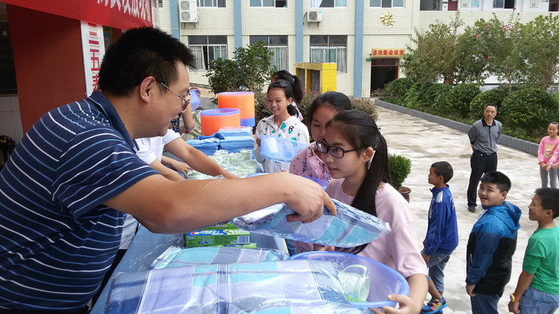 1476250050560514.jpg 图20发的是物品,传递的爱_副本.jpg