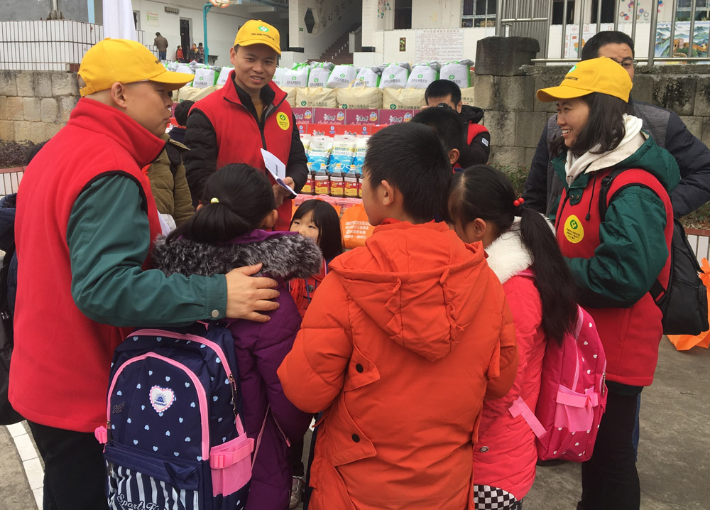 1551154351540224.jpg 2-1-重庆冬令发放 (23).JPG