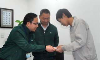 我们与你同在----重庆顶正包材公司徐坤林急病救助